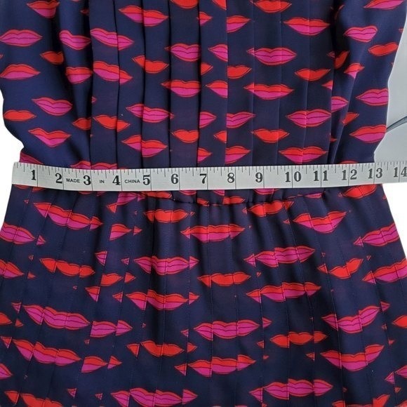 Halogen Sleeveless Pleated Dress Lined Belted Lips Print Women Size 0P - Picture 10 of 12